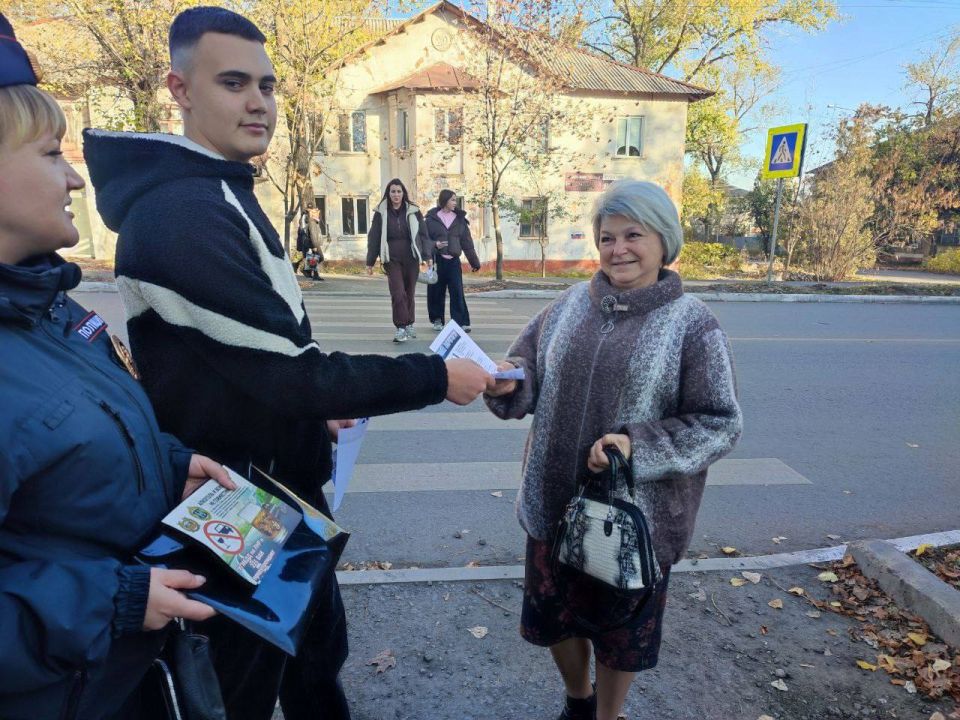 В Антраците сотрудники ГИБДД совместно с «Родительским патрулем» реализовали комплекс профилактических мероприятий В Антраците сотрудники ГИБДД совместно с «Родительским патрулем» реализовали комплекс профилактических мероприятий