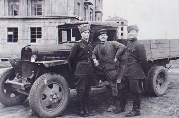 Во время Великой Отечественной автотранспорт применялся во всех родах войск