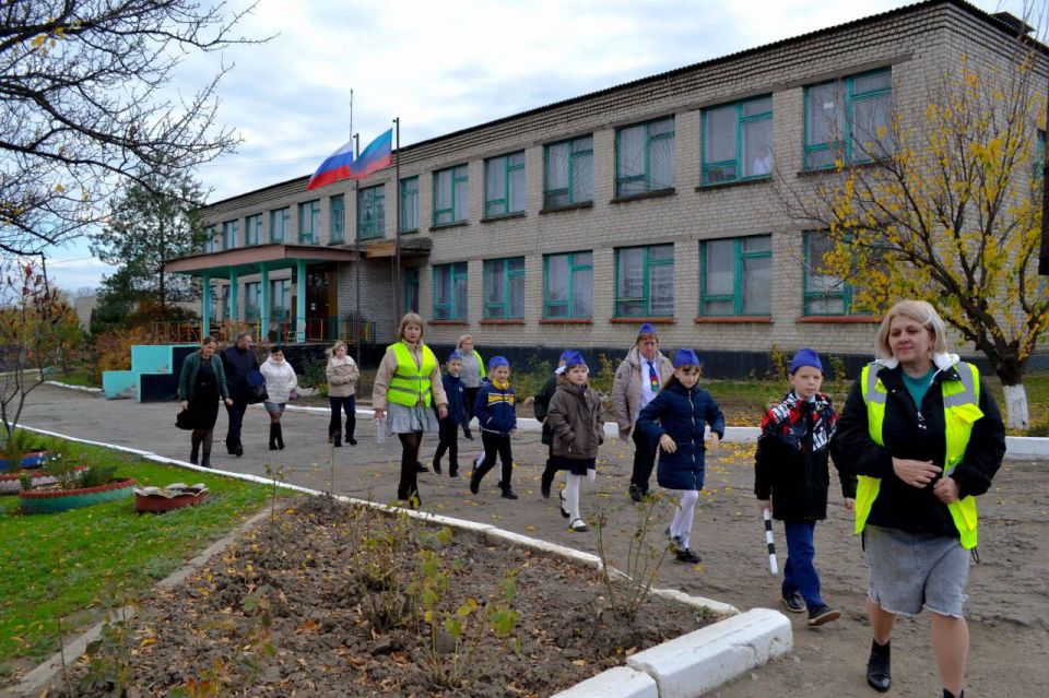 В Лутугино сотрудники Госавтоинспекции посвятили детей в ЮИД В Лутугино сотрудники Госавтоинспекции посвятили детей в ЮИД