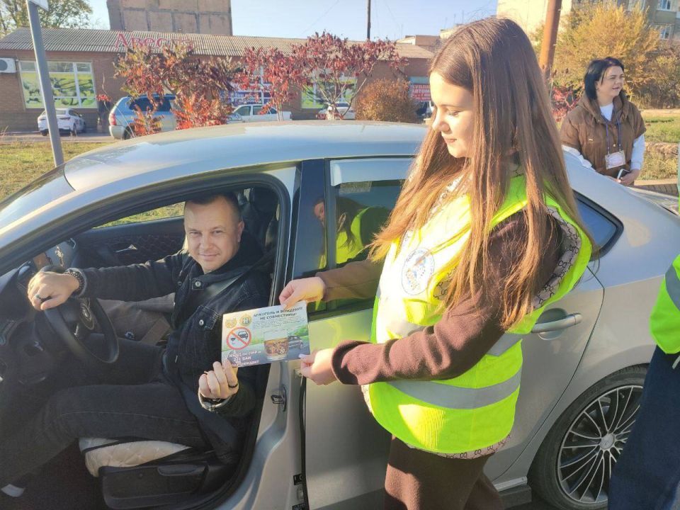 В Антраците сотрудники ГИБДД совместно с «Родительским патрулем» реализовали комплекс профилактических мероприятий В Антраците сотрудники ГИБДД совместно с «Родительским патрулем» реализовали комплекс профилактических мероприятий