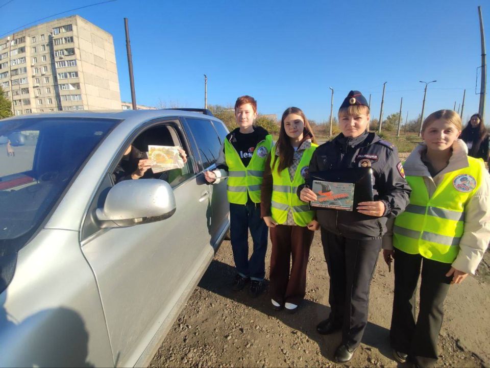 В Антраците сотрудники ГИБДД совместно с «Родительским патрулем» реализовали комплекс профилактических мероприятий В Антраците сотрудники ГИБДД совместно с «Родительским патрулем» реализовали комплекс профилактических мероприятий