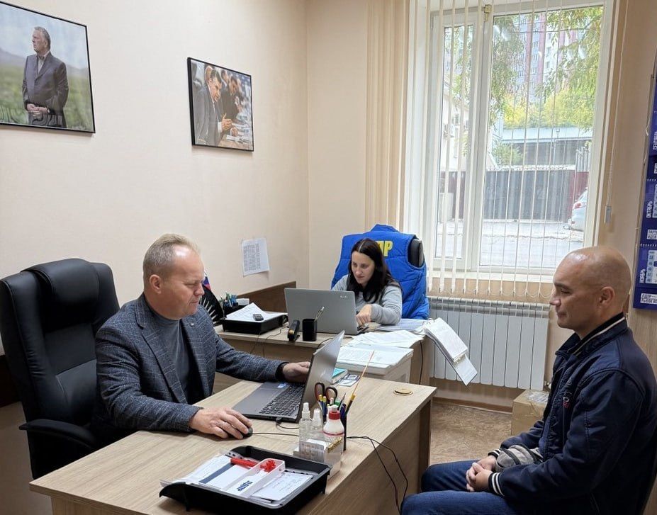 Депутаты продолжают работать с самыми острыми вопросами, волнующими граждан Депутаты продолжают работать с самыми острыми вопросами, волнующими граждан