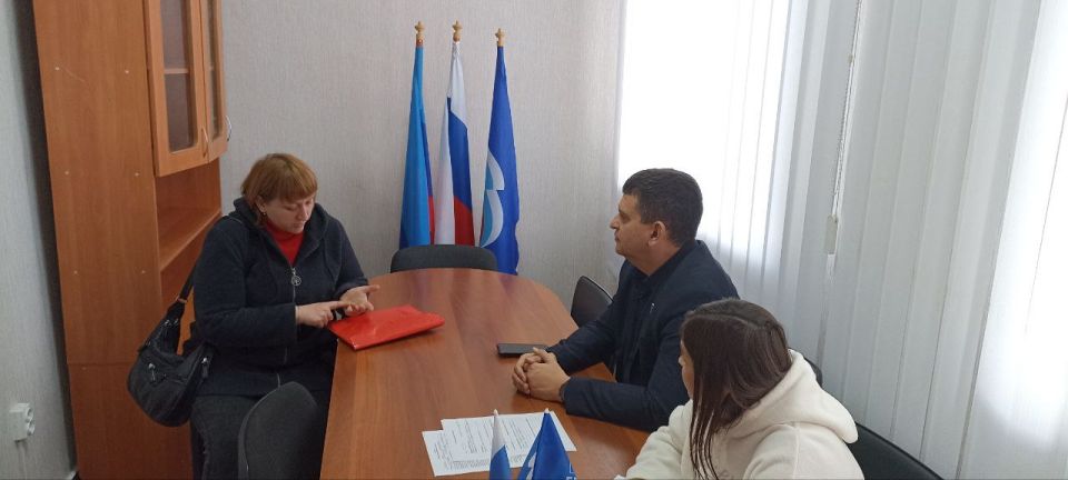 Депутаты продолжают работать с самыми острыми вопросами, волнующими граждан Депутаты продолжают работать с самыми острыми вопросами, волнующими граждан