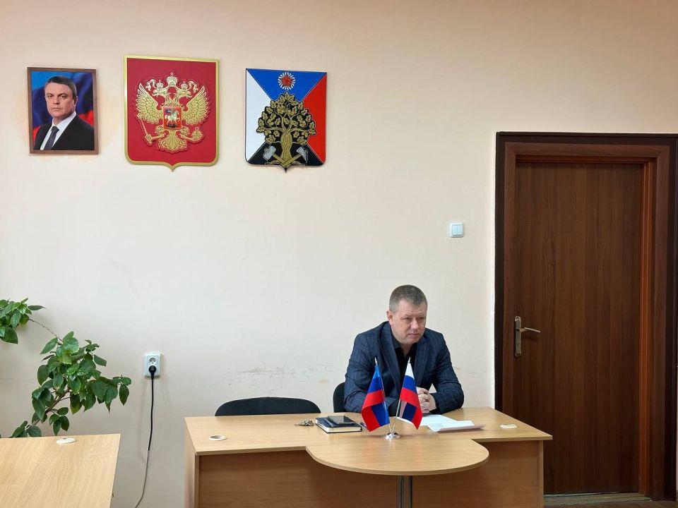 Сегодня исполняющий полномочия Главы городского округа город Ровеньки Дмитрий Игошин провёл приём граждан по личным вопросам Сегодня исполняющий полномочия Главы городского округа город Ровеньки Дмитрий Игошин провёл приём граждан по личным вопросам