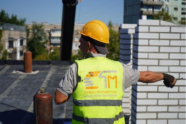 Красноярский край продолжает восстанавливать кровли многоквартирных домов Свердловска Красноярский край продолжает восстанавливать кровли многоквартирных домов Свердловска