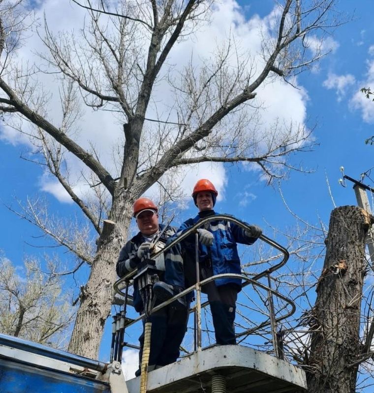 Тамбовские специалисты продолжают трудиться в Новоайдаре на объектах ЖКХ Тамбовские специалисты продолжают трудиться в Новоайдаре на объектах ЖКХ