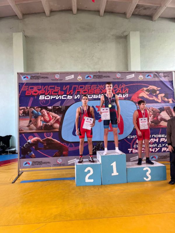 Чемпионат Луганской Народной Республики по вольной борьбе среди юношей до 14 и 16 лет в городе Луганск Чемпионат Луганской Народной Республики по вольной борьбе среди юношей до 14 и 16 лет в городе Луганск