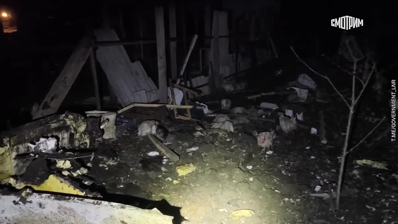 Три жилых дома и хозяйственные постройки повреждены в результате атаки БПЛА в Луганске, пострадавших нет, погиб домашний скот
