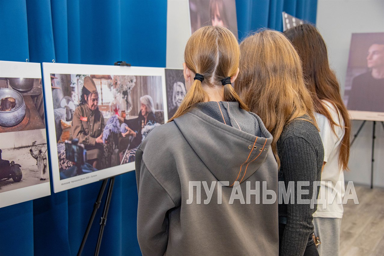 В Луганске открылась межрегиональная фотовыставка «Урал и Донбасс: ветераны и волонтеры» В Луганске открылась межрегиональная фотовыставка «Урал и Донбасс: ветераны и волонтеры»