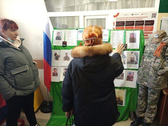 Как много в душах их и доблести, и чести Как много в душах их и доблести, и чести