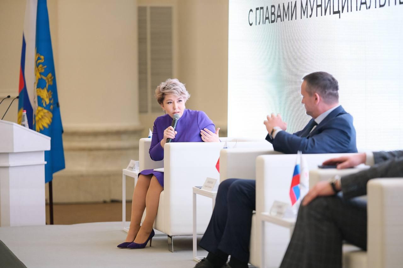 Главы муниципалитетов обсудили острые вопросы в сфере транспорта с министром профильного ведомства Андреем Никитиным Главы муниципалитетов обсудили острые вопросы в сфере транспорта с министром профильного ведомства Андреем Никитиным