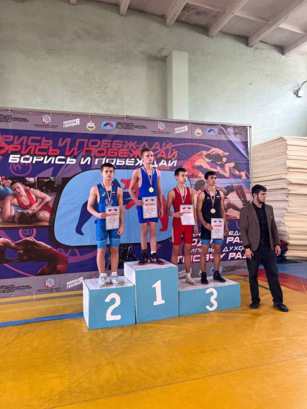 Чемпионат Луганской Народной Республики по вольной борьбе среди юношей до 14 и 16 лет в городе Луганск Чемпионат Луганской Народной Республики по вольной борьбе среди юношей до 14 и 16 лет в городе Луганск