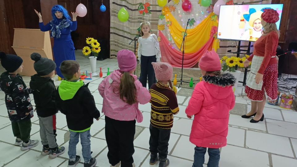 В Фабриченском сельском доме культуры состоялась игровая программа для детей, посвященная Дню поселка Фабричное В Фабриченском сельском доме культуры состоялась игровая программа для детей, посвященная Дню поселка Фабричное