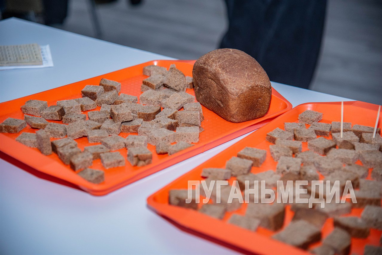 В Луганске открылась межрегиональная фотовыставка «Урал и Донбасс: ветераны и волонтеры» В Луганске открылась межрегиональная фотовыставка «Урал и Донбасс: ветераны и волонтеры»