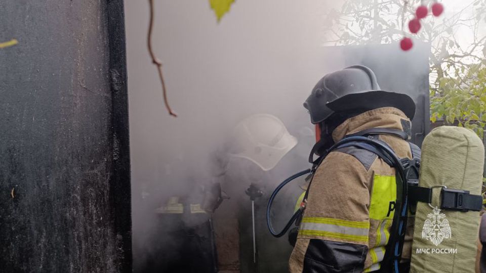 На пожаре в Луганске пострадал пенсионер На пожаре в Луганске пострадал пенсионер