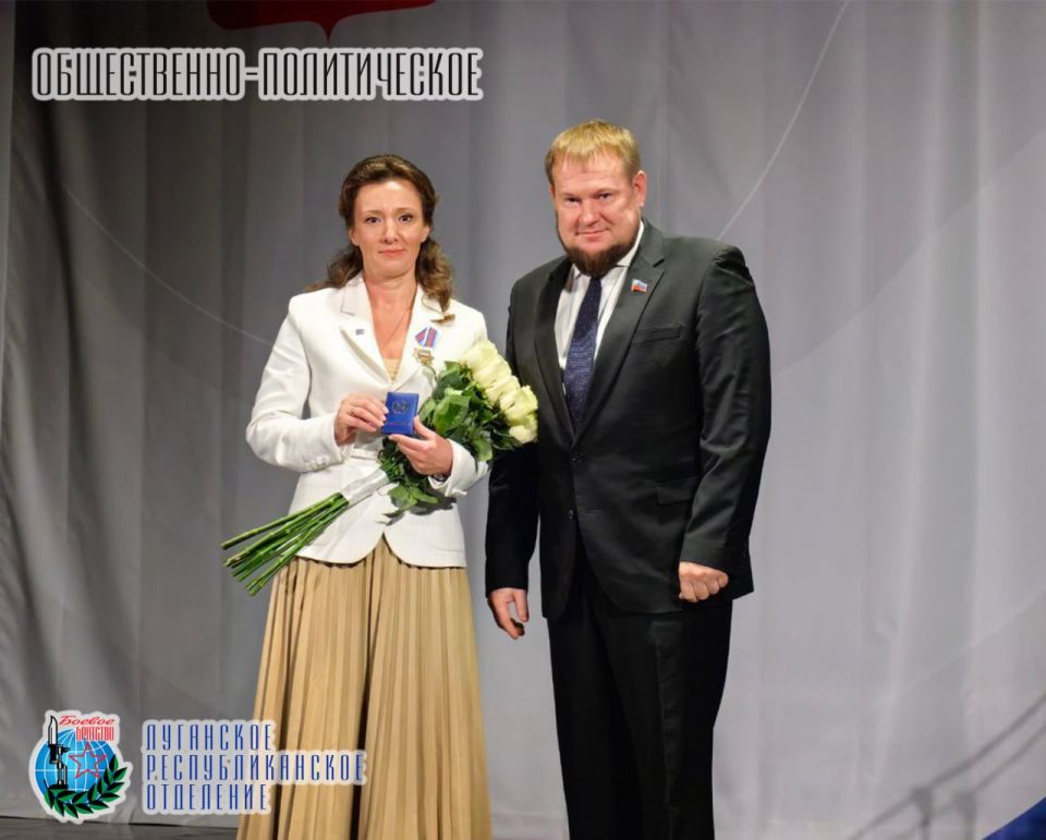 1 октября Денис Сергеевич Колесников Заместитель Председателя Народного Совета Луганской Народной Республики, член Совета Луганского республиканского отделения Всероссийской общественной организации ветеранов «БОЕВОЕ... 1 октября Денис Сергеевич Колесников Заместитель Председателя Народного Совета Луганской Народной Республики, член Совета Луганского республиканского отделения Всероссийской общественной организации ветеранов «БОЕВОЕ...