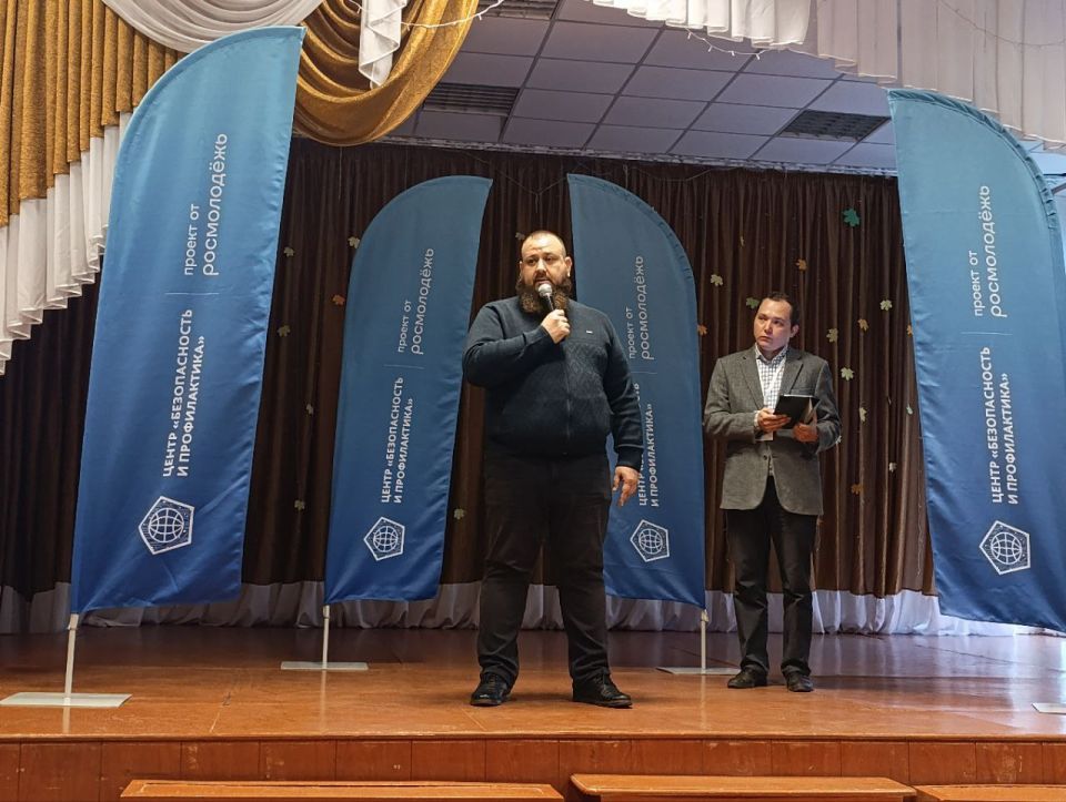 Иван Санаев: Сегодня в Алчевске начал свою работу Форум для учащейся молодежи "Противодействие идеологии экстремизма и терроризма в молодежной среде", организованный Центром патриотического воспитания Ленинградской области Иван Санаев: Сегодня в Алчевске начал свою работу Форум для учащейся молодежи "Противодействие идеологии экстремизма и терроризма в молодежной среде", организованный Центром патриотического воспитания Ленинградской области