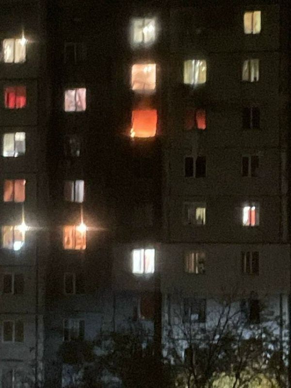 Враг ударил по многоэтажке в Донецке и домам в Луганске Враг ударил по многоэтажке в Донецке и домам в Луганске