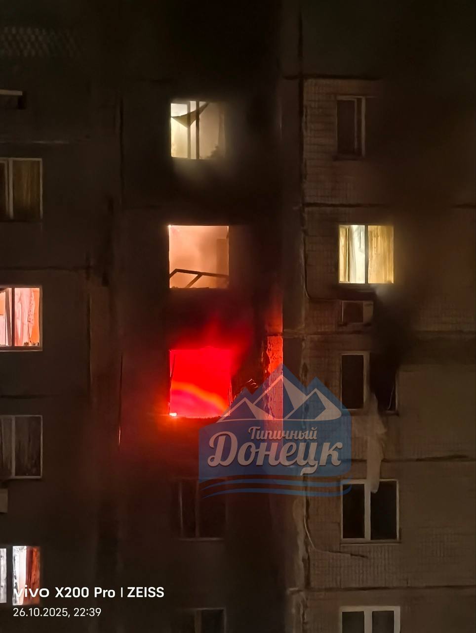 Враг ударил по многоэтажке в Донецке и домам в Луганске Враг ударил по многоэтажке в Донецке и домам в Луганске