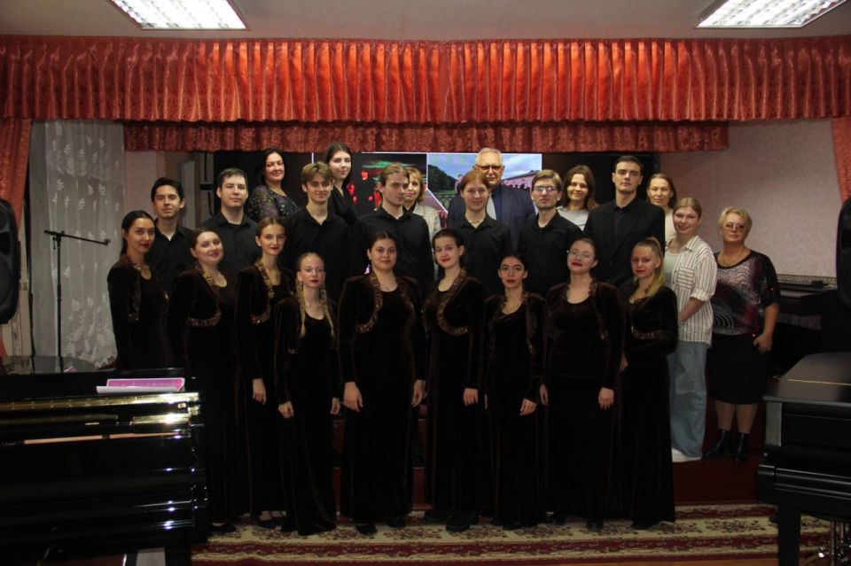 В ДШИ №5 г. Стаханова впервые состоялся концерт хоровой музыки Луганской государственной академии культуры и искусств им. Матусовского В ДШИ №5 г. Стаханова впервые состоялся концерт хоровой музыки Луганской государственной академии культуры и искусств им. Матусовского