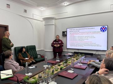 Инструкторы Школы медицины катастроф обучили группу сотрудников Территориального фонда обязательного медицинского страхования ЛНР