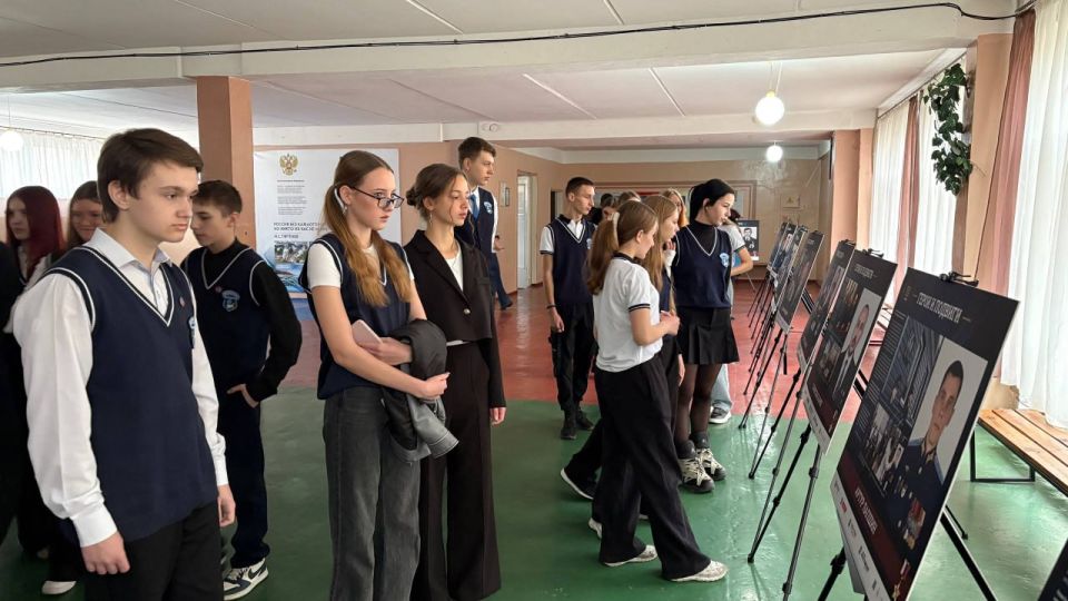 В Красном Луче состоялось торжественное открытие историко-патриотической выставки «Герои и подвиги: Наши земляки – Герои России» В Красном Луче состоялось торжественное открытие историко-патриотической выставки «Герои и подвиги: Наши земляки – Герои России»
