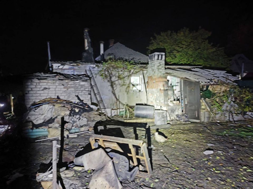 Укронацисты продолжают бить по мирному населению ЛНР и ДНР