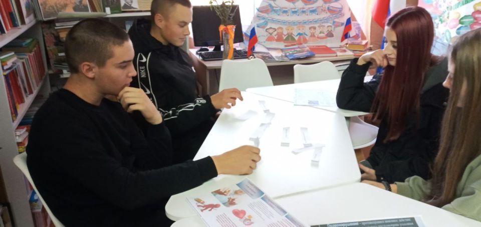 В рамках по предупреждению правонарушений детей и подростков в Плахо-Петровской библиотеке состоялась Профилактическая беседа: "Не быть втянутым в преступную группировку" В рамках по предупреждению правонарушений детей и подростков в Плахо-Петровской библиотеке состоялась Профилактическая беседа: "Не быть втянутым в преступную группировку"