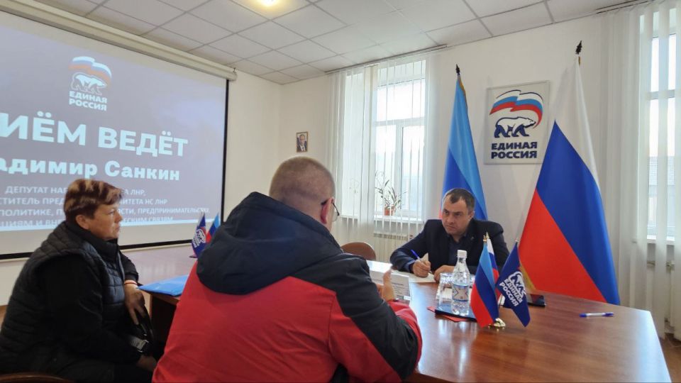 Депутаты продолжают работать с самыми острыми вопросами, волнующими граждан Депутаты продолжают работать с самыми острыми вопросами, волнующими граждан