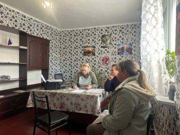 Депутат Совета городского округа города Брянка от ВПП «Единая Россия» Алла Алферова провела приём граждан в поселке Вергелевка
