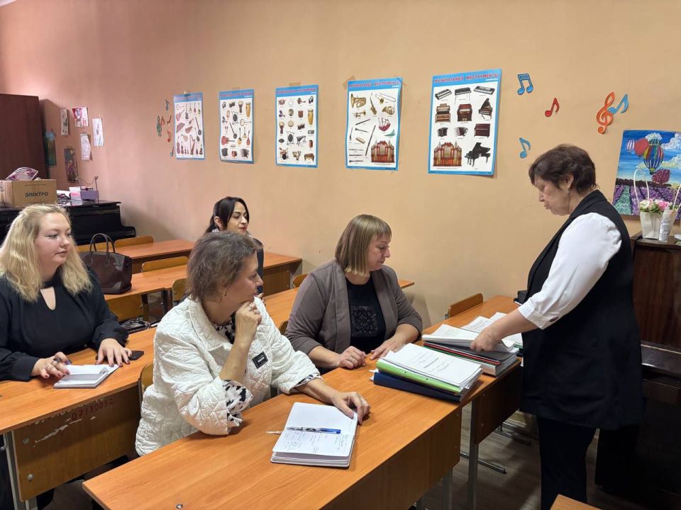 ДЕЛЕГАЦИЯ ДИРЕКТОРОВ И ПЕДАГОГОВ ДЕТСКИХ ШКОЛ ИСКУССТВ АНТРАЦИТОВСКОГО ОКРУГА ПОСЕТИЛА СТАВРОПОЛЬЕ ДЕЛЕГАЦИЯ ДИРЕКТОРОВ И ПЕДАГОГОВ ДЕТСКИХ ШКОЛ ИСКУССТВ АНТРАЦИТОВСКОГО ОКРУГА ПОСЕТИЛА СТАВРОПОЛЬЕ