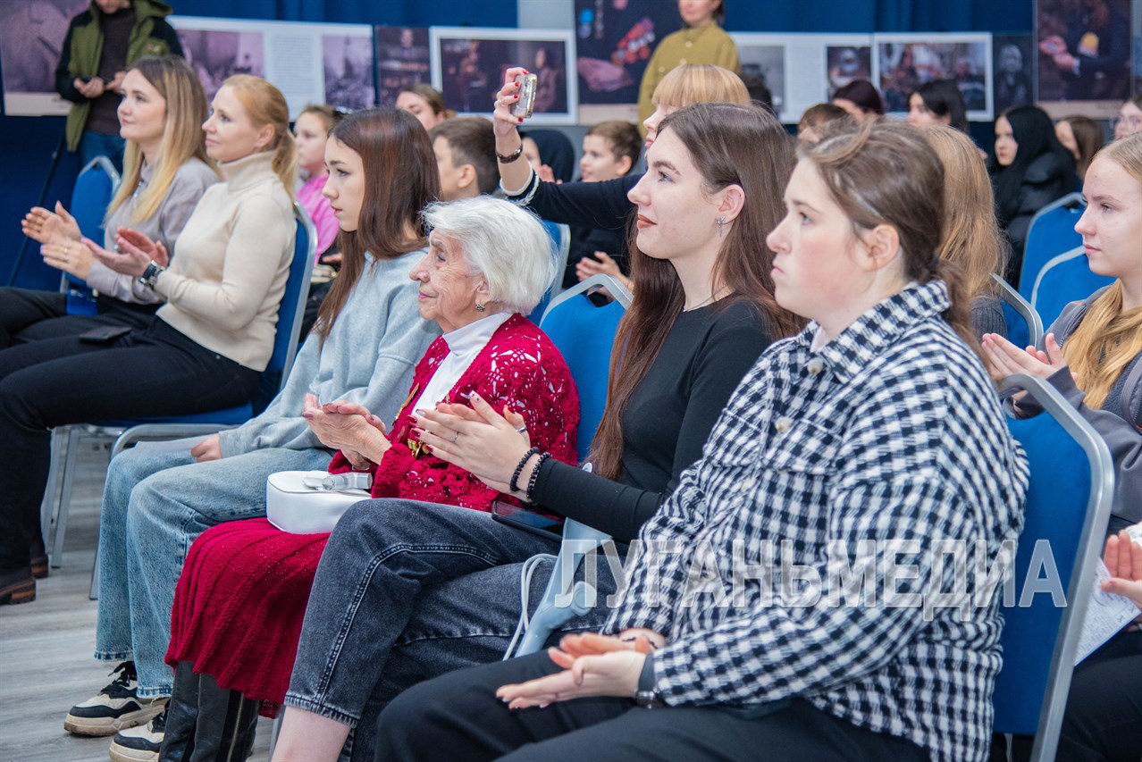 В Луганске открылась межрегиональная фотовыставка «Урал и Донбасс: ветераны и волонтеры» В Луганске открылась межрегиональная фотовыставка «Урал и Донбасс: ветераны и волонтеры»