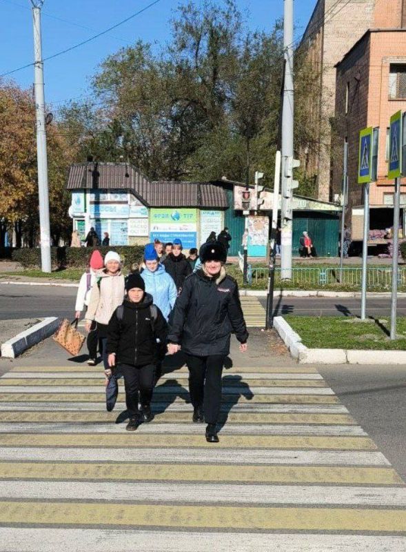 Экскурсия по правилам: в Алчевске учили ПДД на практике Экскурсия по правилам: в Алчевске учили ПДД на практике