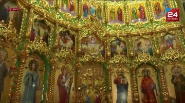 Новые рукописные иконы освятили в Луганском Свято-Александро-Невском храме