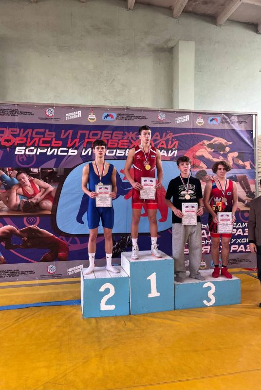 Чемпионат Луганской Народной Республики по вольной борьбе среди юношей до 14 и 16 лет в городе Луганск Чемпионат Луганской Народной Республики по вольной борьбе среди юношей до 14 и 16 лет в городе Луганск