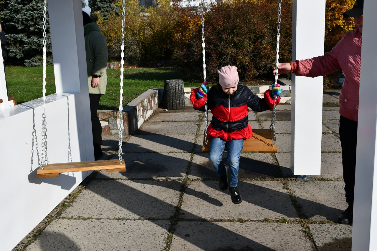 В городе Рубежное открылась уличная выставка «Театральная площадь», посвященная роли искусства в годы Великой Отечественной войны В городе Рубежное открылась уличная выставка «Театральная площадь», посвященная роли искусства в годы Великой Отечественной войны
