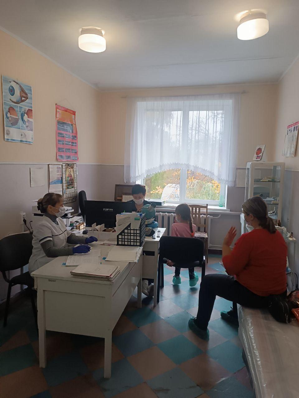 Оренбургские врачи продолжают обследовать здоровье перевальчан Оренбургские врачи продолжают обследовать здоровье перевальчан