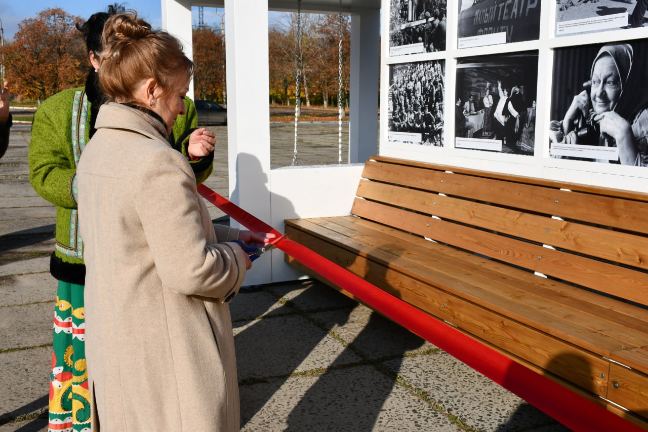 В городе Рубежное открылась уличная выставка «Театральная площадь», посвященная роли искусства в годы Великой Отечественной войны В городе Рубежное открылась уличная выставка «Театральная площадь», посвященная роли искусства в годы Великой Отечественной войны
