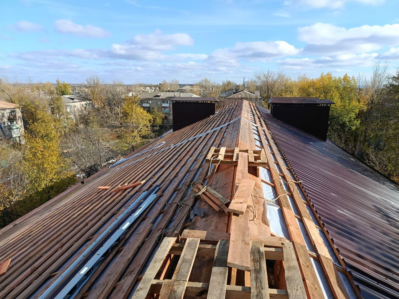 Сергей Козенко: В соответствии с соглашением о сотрудничестве между Краснодонским муниципальным округом и Тюменской областью подрядная организация ООО СК «СТИЛЛ» (г.Тюмень) ведет работы по капитальному ремонту скатных... Сергей Козенко: В соответствии с соглашением о сотрудничестве между Краснодонским муниципальным округом и Тюменской областью подрядная организация ООО СК «СТИЛЛ» (г.Тюмень) ведет работы по капитальному ремонту скатных...