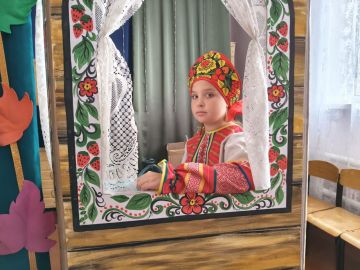 В селах Новоанновка и Самсоновка состоялась премьера спектакля «Маша и Медведь», организованного «Театром на колесах «Сказочный рейс»» при поддержке Президентского фонда культурных инициатив