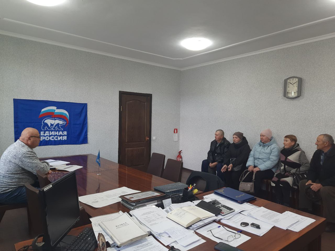 Владимир Шавлай: Сегодня, 28.10.2025. в пгт.Краснодон депутат Совета Краснодонского муниципального округа Юрий Алисов провел прием граждан Владимир Шавлай: Сегодня, 28.10.2025. в пгт.Краснодон депутат Совета Краснодонского муниципального округа Юрий Алисов провел прием граждан