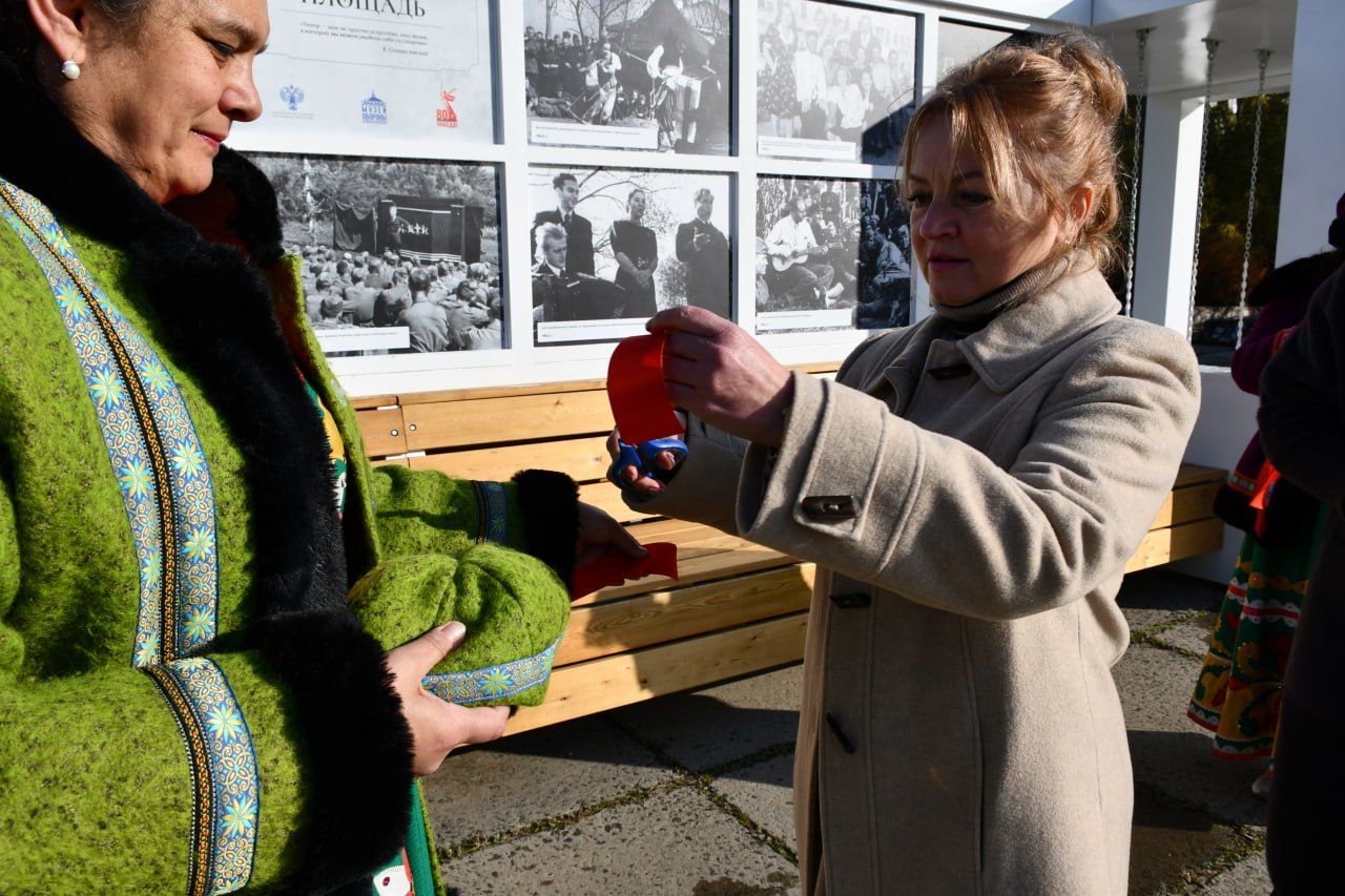 В городе Рубежное открылась уличная выставка «Театральная площадь», посвященная роли искусства в годы Великой Отечественной войны В городе Рубежное открылась уличная выставка «Театральная площадь», посвященная роли искусства в годы Великой Отечественной войны