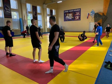 111Полицейские отдела профподготовки провели в спорткорпусе регионального МВД учебно-методические занятия для коллег из территориальных подразделений