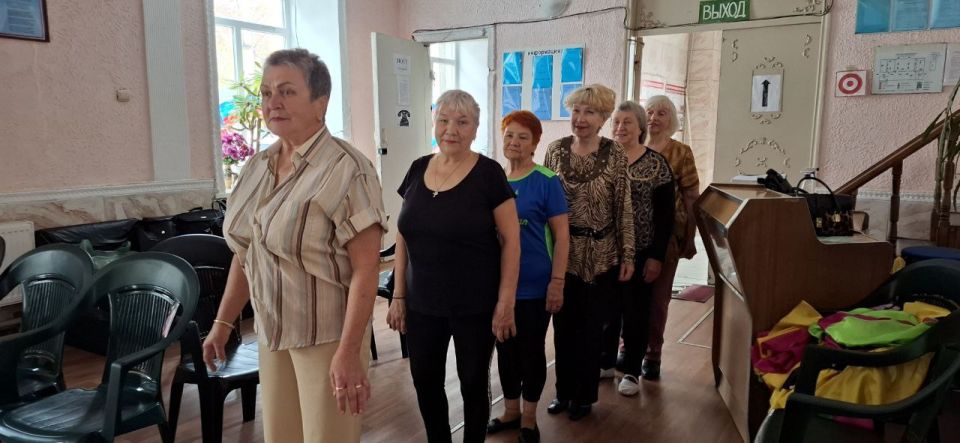 28 октября в танцевальном зале Краснолучского центра культуры на факультете «Здоровый образ жизни» состоялся урок хореографии для слушателей Университета третьего возраста 28 октября в танцевальном зале Краснолучского центра культуры на факультете «Здоровый образ жизни» состоялся урок хореографии для слушателей Университета третьего возраста