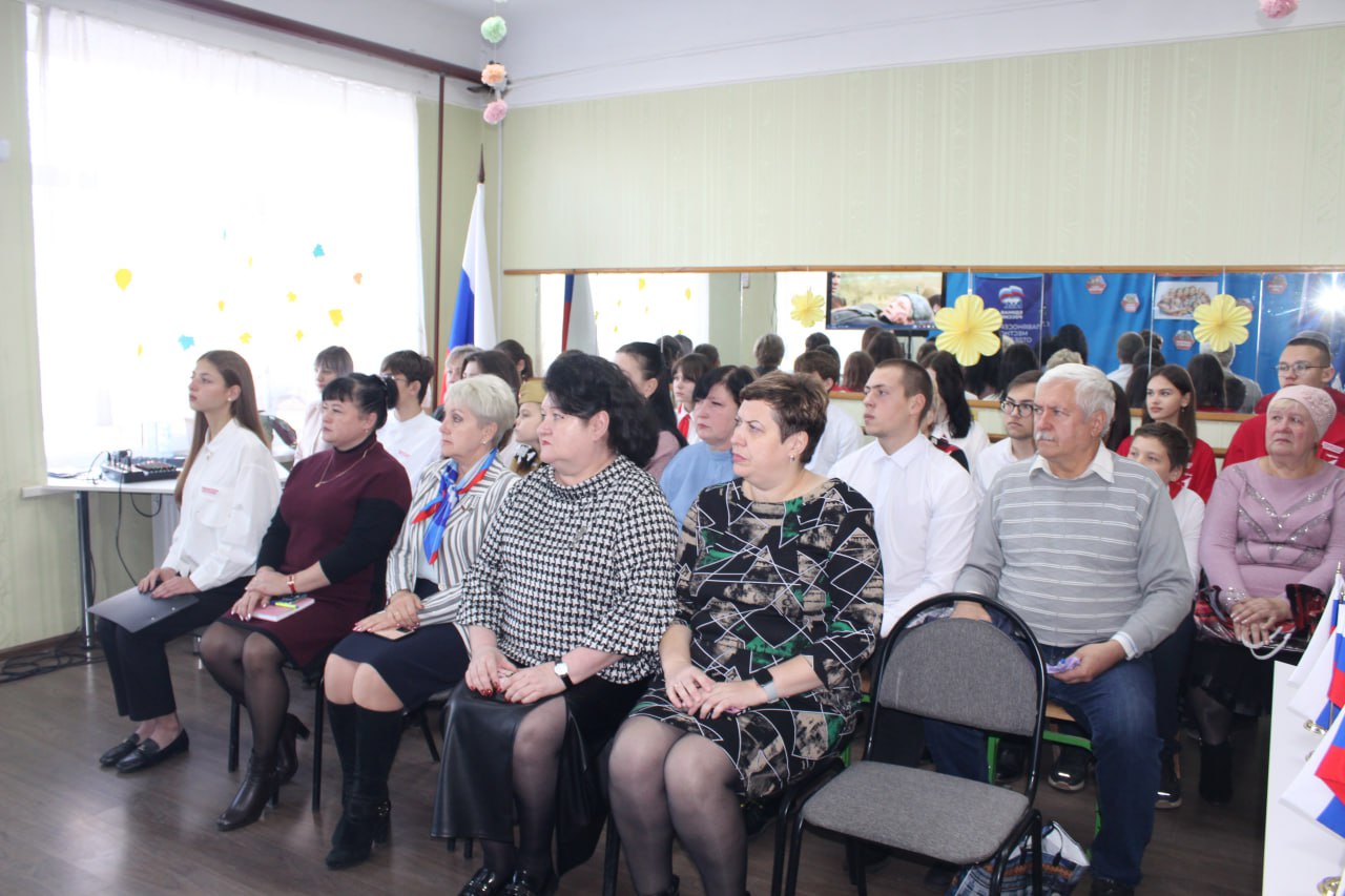 В рамках проектов «Историческая память» и «Новая школа» партии «Единая Россия» в поселке Родаково состоялся круглый стол «Мои земляки – мои герои» В рамках проектов «Историческая память» и «Новая школа» партии «Единая Россия» в поселке Родаково состоялся круглый стол «Мои земляки – мои герои»