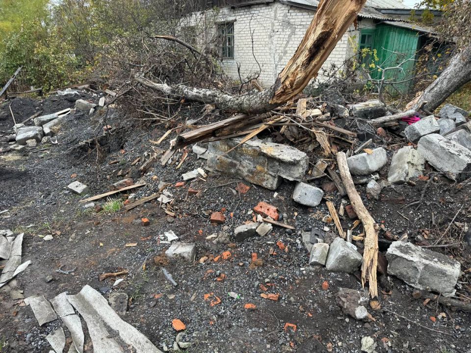 Константин Бутримов: ПРИЕМ ГРАЖДАН В АНТРАЦИТЕ: СЛЫШАТЬ, ВИДЕТЬ, ДЕЙСТВОВАТЬ Константин Бутримов: ПРИЕМ ГРАЖДАН В АНТРАЦИТЕ: СЛЫШАТЬ, ВИДЕТЬ, ДЕЙСТВОВАТЬ