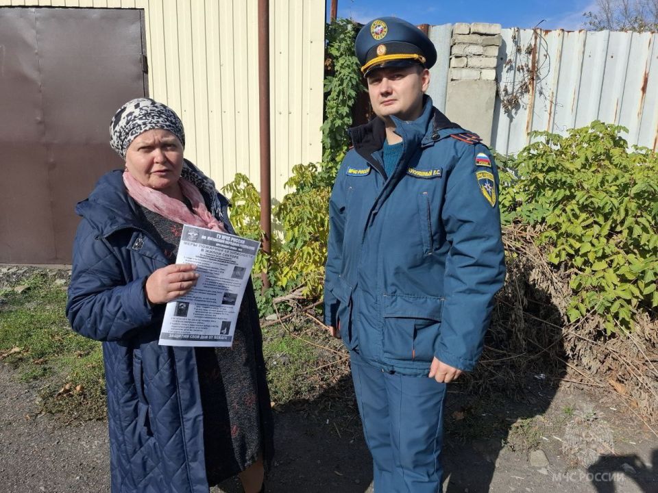 С заботой о пожилых людях. Люди пенсионного возраста из-за слабеющего с каждым годом здоровья порой не имеют достаточно знаний и сил на исправление недочетов пожарной безопасности в своих жилищах С заботой о пожилых людях. Люди пенсионного возраста из-за слабеющего с каждым годом здоровья порой не имеют достаточно знаний и сил на исправление недочетов пожарной безопасности в своих жилищах