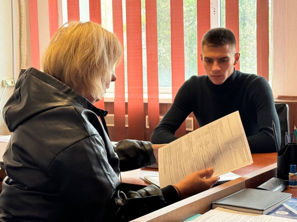Константин Бутримов: ПРИЕМ ГРАЖДАН В АНТРАЦИТЕ: СЛЫШАТЬ, ВИДЕТЬ, ДЕЙСТВОВАТЬ Константин Бутримов: ПРИЕМ ГРАЖДАН В АНТРАЦИТЕ: СЛЫШАТЬ, ВИДЕТЬ, ДЕЙСТВОВАТЬ