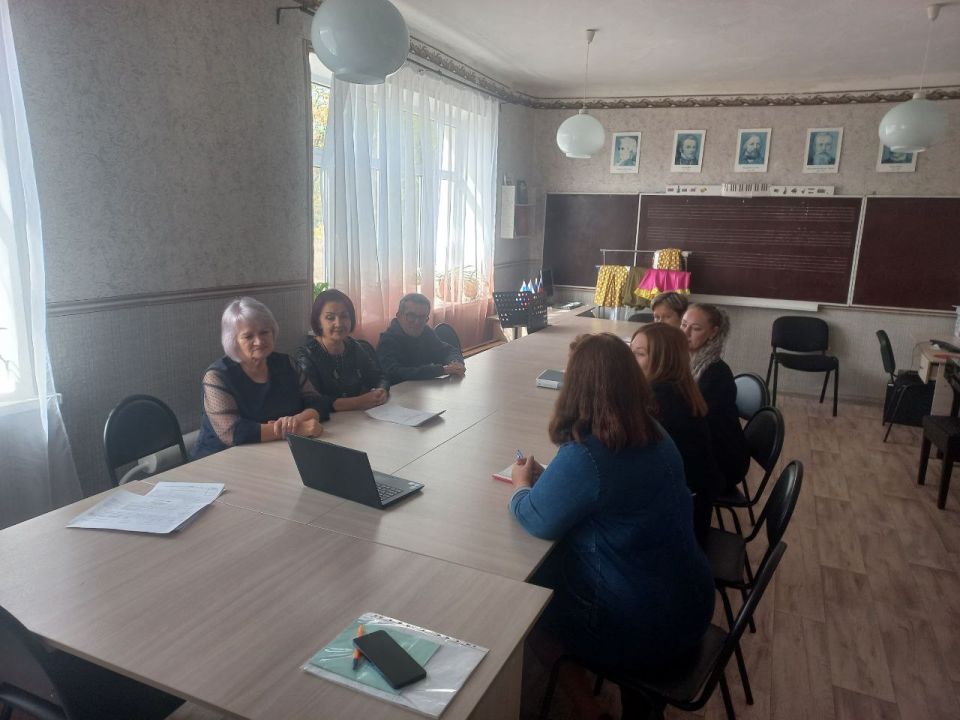 Педагоги Орджоникидзевской детской школы искусств познакомились с «Аудиовизуальной энциклопедией этнокультур России» — уникальным мультимедийным справочником, который раскрывает богатство традиций, языков, искусства и быта... Педагоги Орджоникидзевской детской школы искусств познакомились с «Аудиовизуальной энциклопедией этнокультур России» — уникальным мультимедийным справочником, который раскрывает богатство традиций, языков, искусства и быта...