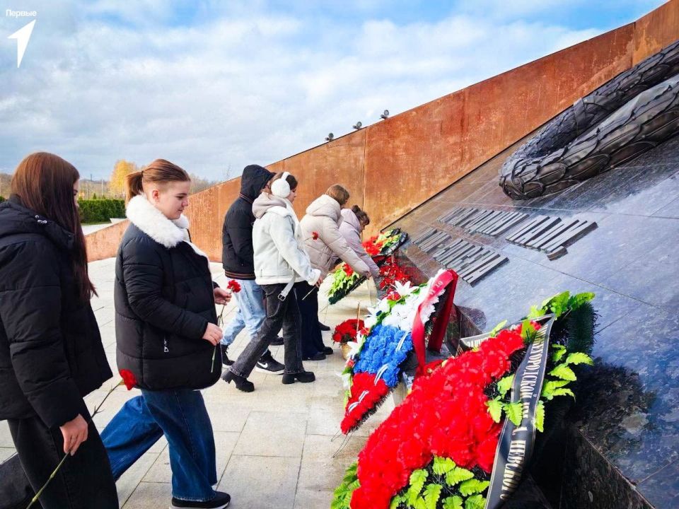 Больше, чем путешествие. В рамках проекта «Больше, чем путешествие» активисты Движения Первых Меловского муниципального округа совершили познавательную поездку по городам, богатым историческими памятниками и культурным... Больше, чем путешествие. В рамках проекта «Больше, чем путешествие» активисты Движения Первых Меловского муниципального округа совершили познавательную поездку по городам, богатым историческими памятниками и культурным...